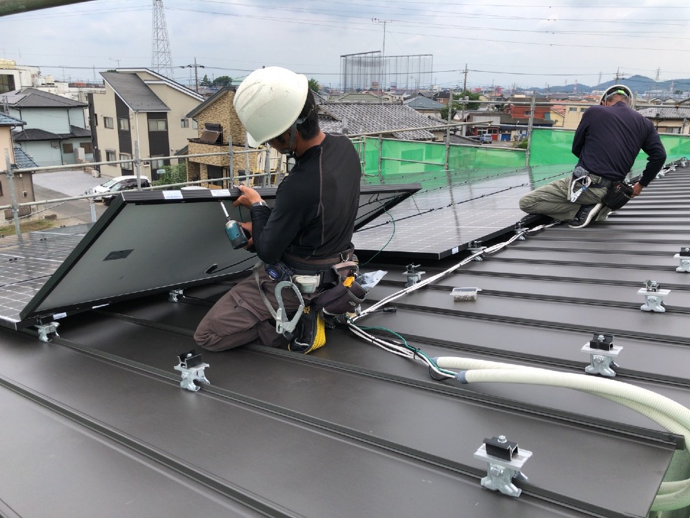 太陽光発電パネルの設置の写真