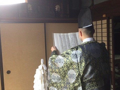 神主様の御祈祷の様子