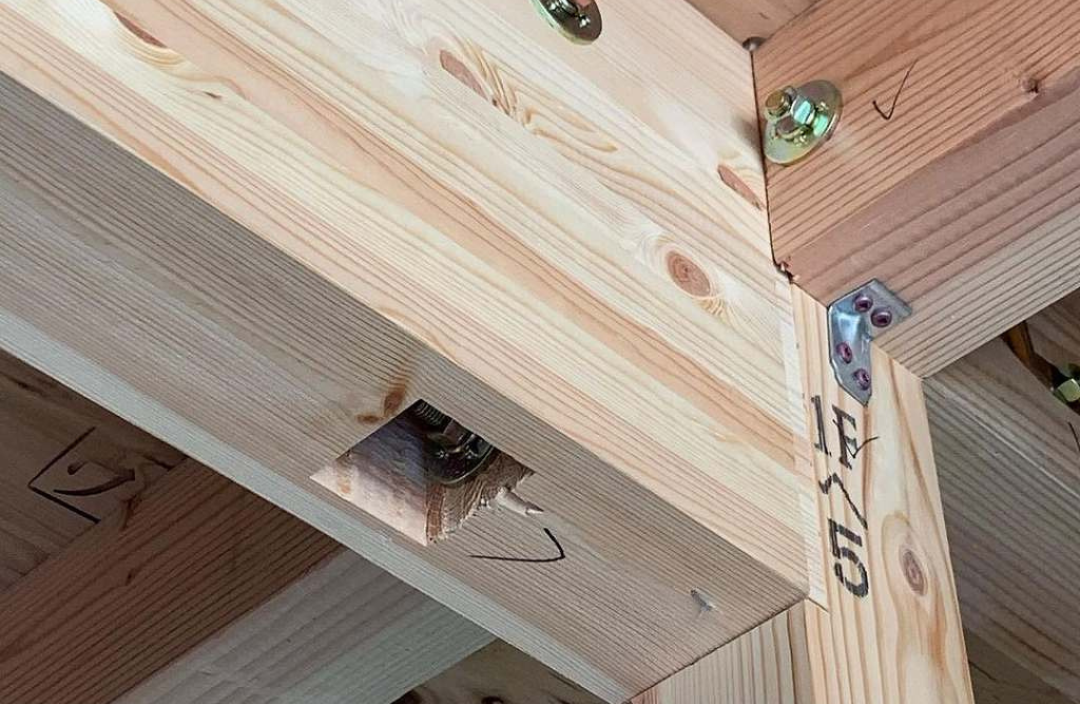 住宅の筋金写真