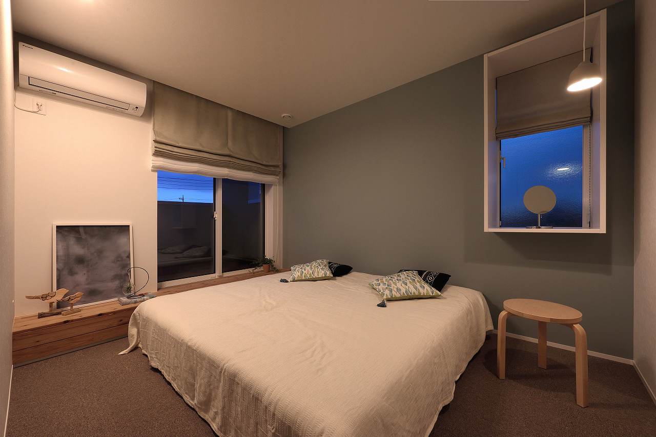 福富住宅のモデルハウス夜の寝室画像