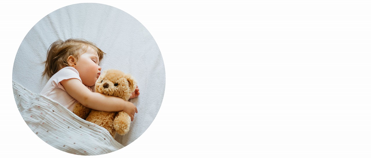 眠る赤ちゃんの画像
