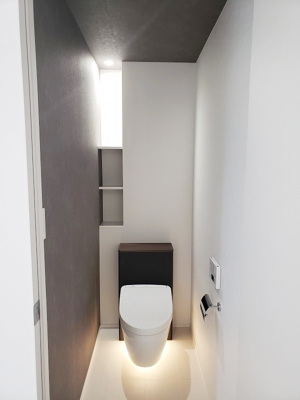 足利市｜モノトーンでまとめたトイレの写真