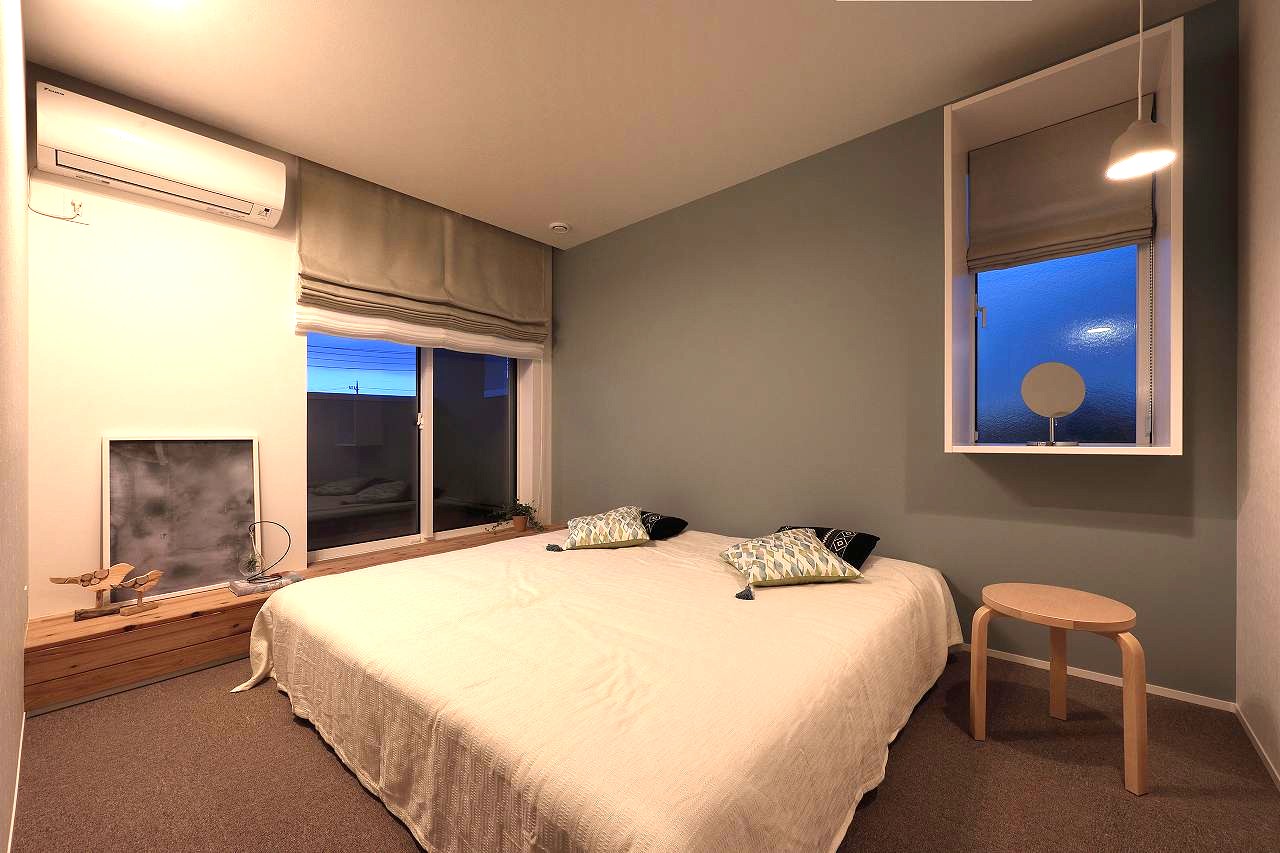 福富住宅のモデルハウス夜の寝室画像