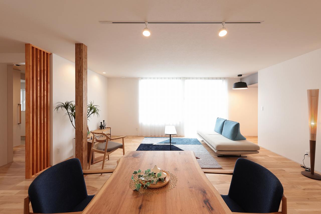 福富住宅の建替え施工事例（キッチンからLDK）