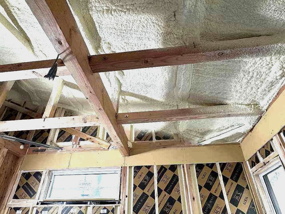 福富住宅の屋根のダブル断熱材施工画像