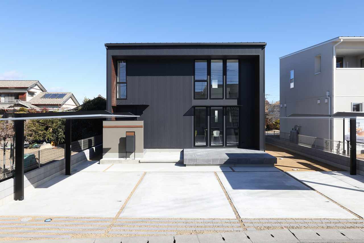 福富住宅施工事例（黒い外壁の家、外観）