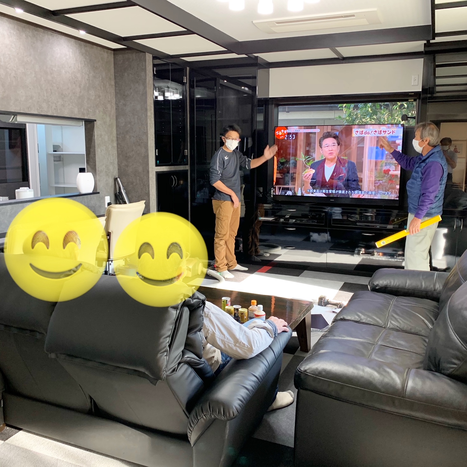 壁掛けテレビを設置している写真