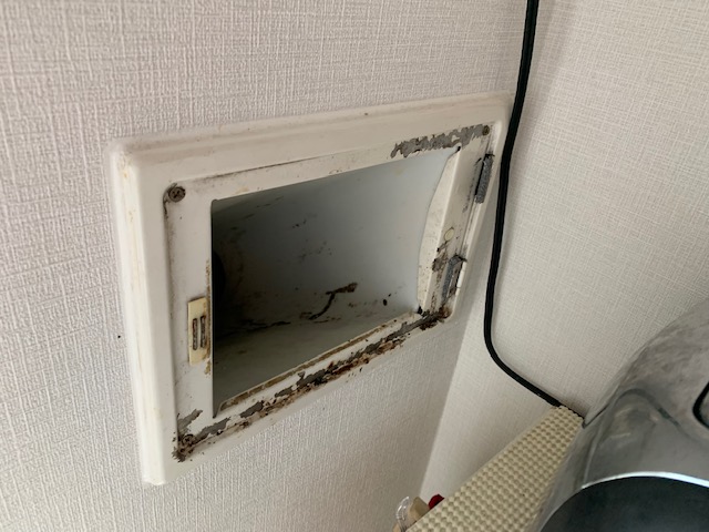 生ごみシューターの蓋が取れてしまった写真