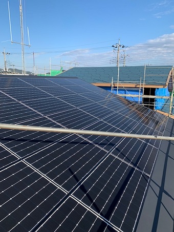 屋根一体型太陽光発電パネル